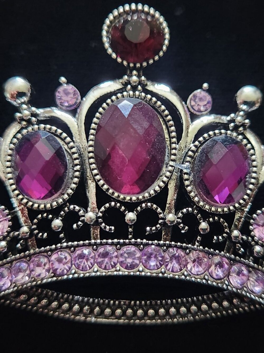 PURPLE CROWN PIN Brooch set in Silvertone NEW by Ornaments